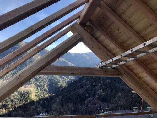 Maison Cluaran roof closing over Truss No1 and the roof terrace